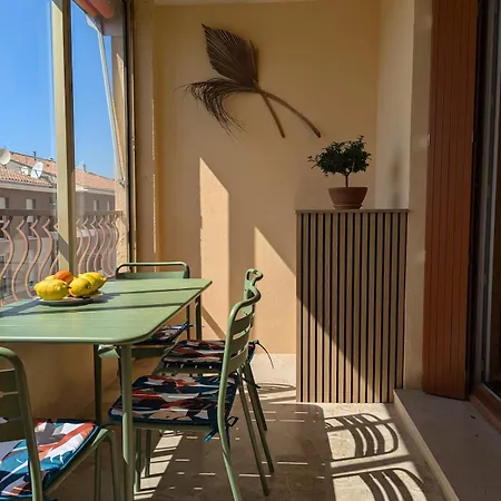 Superbe 2 P Idealement Situe * Sanary-sur-Mer