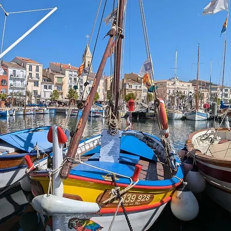 Superbe 2 P Idealement Situe * Sanary-sur-Mer