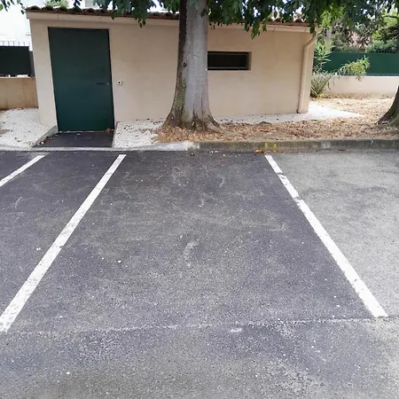 Superbe 2 P Idealement Situe * Sanary-sur-Mer