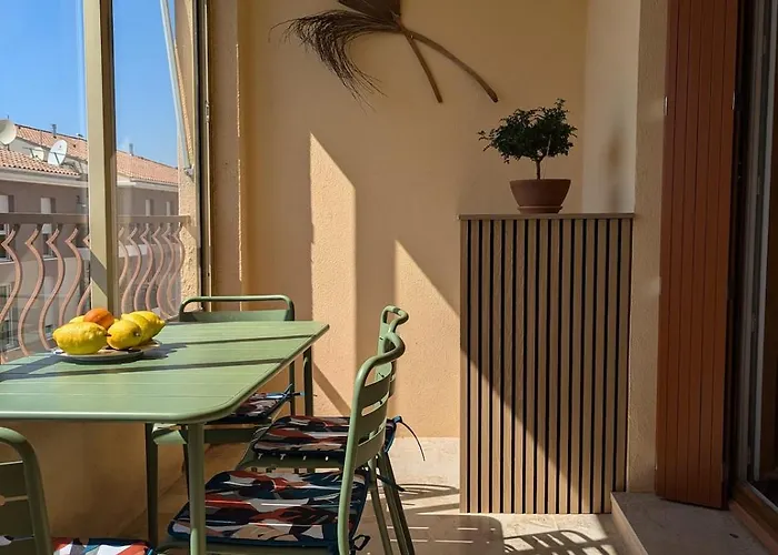 Superbe 2 P Idealement Situe * Sanary-sur-Mer